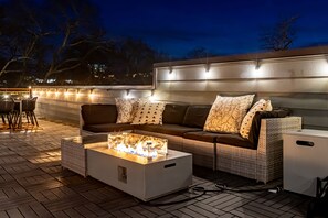 Terrace/patio - Luxe Townhome w/King Suite - Rooftop Cinema w/Popcorn Machine - Sleeps 10! (Nashville)