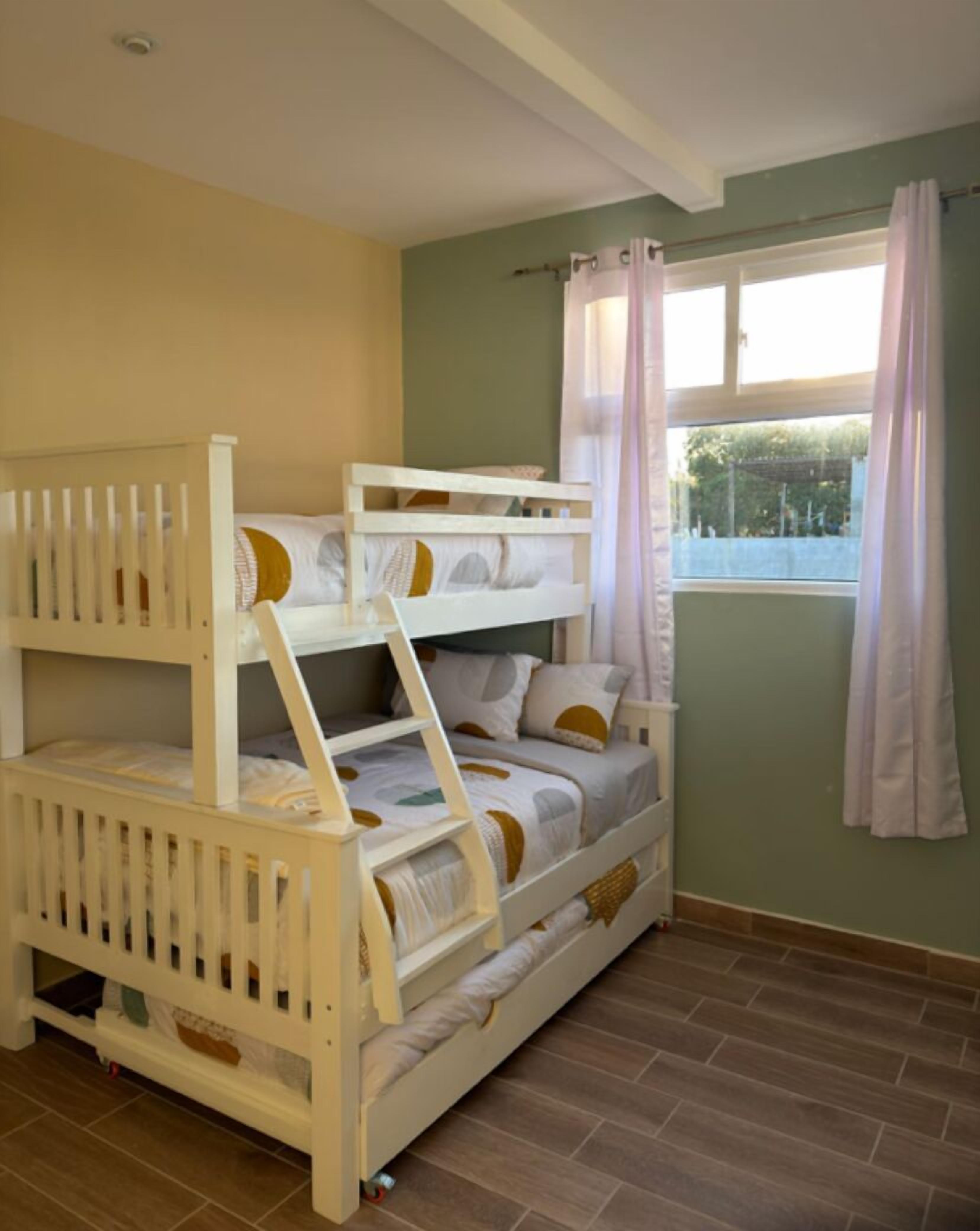 2 habitaciones, escritorio, tabla de planchar con plancha y wifi gratis 