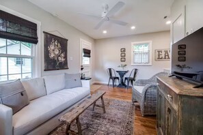 Smart TV - The Cottage on Regan (Mason)