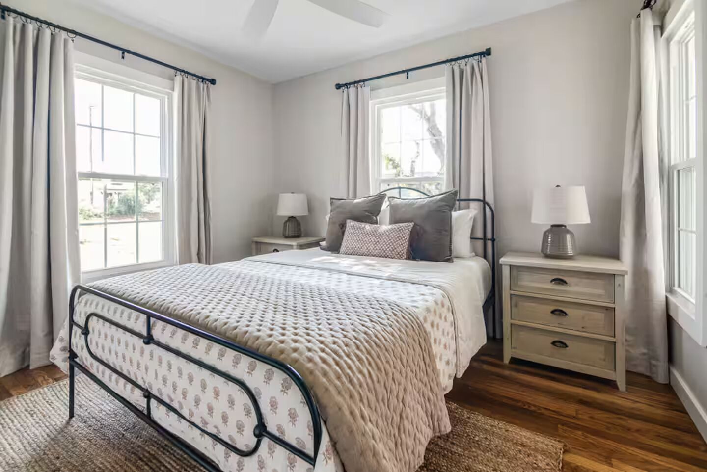 1 chambre, fer et planche à repasser, Wi-Fi gratuit, draps fournis