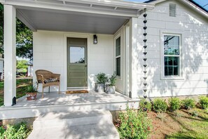 Terrace/patio - The Cottage on Regan (Mason)
