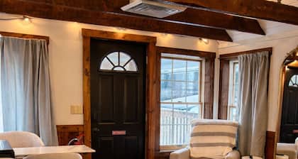 Charming and cozy private cottage steps from the banks of the Casselman River