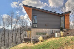 Exterior - Modern Mountain Sanctuary on 37 Private Acres; Views, Trails, Hot Tub,Workspaces (Black Mountain)