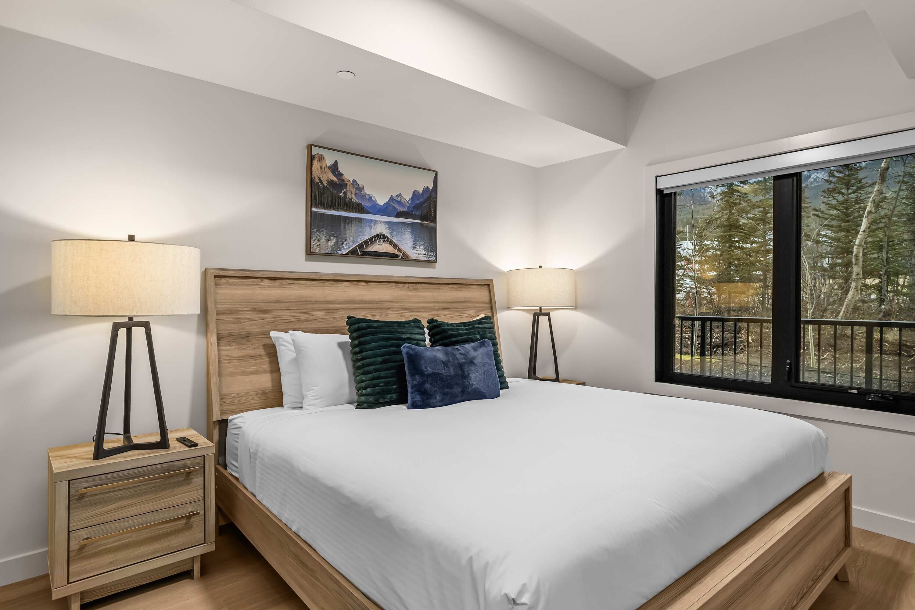 Tabla de planchar con plancha, wifi y ropa de cama 