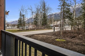 Property grounds - 2 King Bed | 2 Bath | Fire Place I New Build (Canmore)