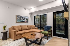 TV, fireplace - 2 King Bed | 2 Bath | Fire Place I New Build (Canmore)