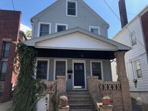 Exterior - Cozy 1-bedroom apartment in Cleveland's Little Italy! (Cleveland)