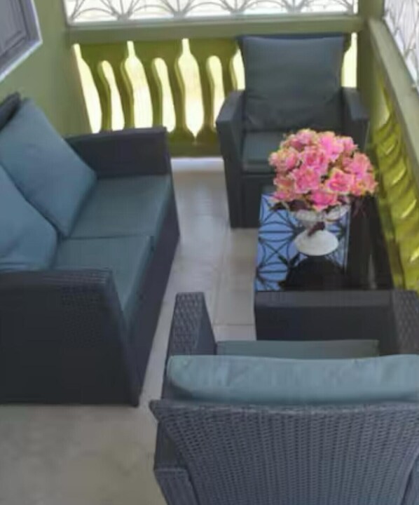 Property grounds - Beautiful house with cool AC in relaxing Trelawny Parish (Trelawny Parish)