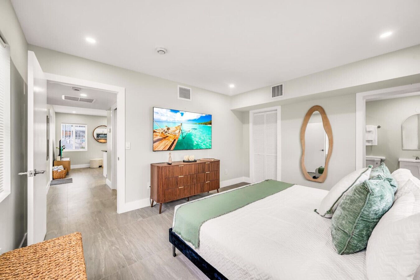 2 bedrooms, iron/ironing board, travel crib, free WiFi
