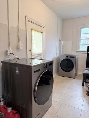 Interior - Charming Ranch Home/pet friendly/fenced yard/4TVs (Richmond)