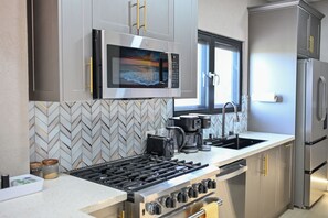 Microones, forn, placa de cuina i rentaplats