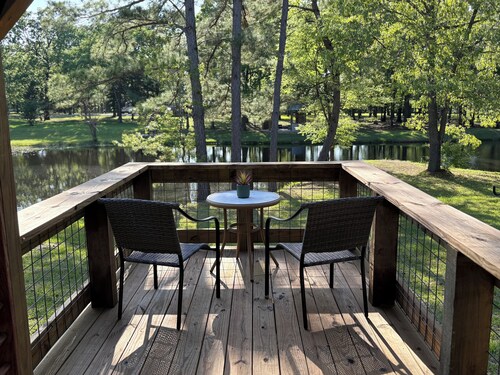 Hog Heaven Waterfront Cabin on Stocked Pond 4 miles to Lufkin