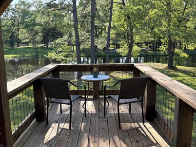 Hog Heaven Waterfront Cabin on Stocked Pond 4 miles to Lufkin