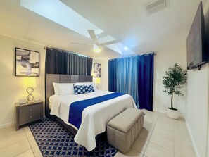 3 Schlafzimmer, Schreibtisch, Bügeleisen/Bügelbrett, Reisekinderbett