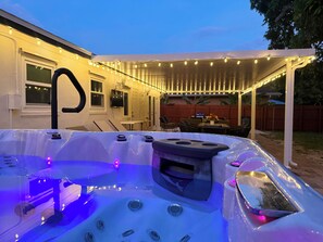 Terrace/patio - Delray Oasis - Luxe Spa, Game Room, TVs Everywhere, Fire Pit, Relaxing Escape (Delray Beach)