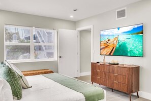 8 Schlafzimmer, Bügeleisen/Bügelbrett, Reisekinderbett, WLAN