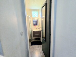 Shower, towels, toilet paper - Apartment Bout'quai (Les Trois-Îlets)