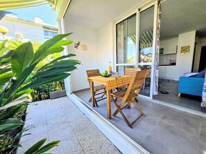 Outdoor dining - Apartment Bout'quai (Les Trois-Îlets)