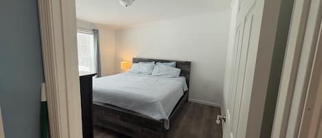 3 bedrooms, free WiFi, bed sheets, wheelchair access