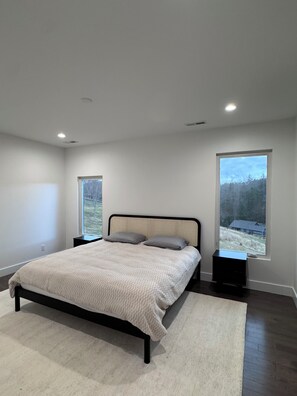 WiFi, bed sheets - Contemporary 3-bdr house, 20-min downtown AVL & 30 min to Smokies! WNC Sunsets! (Leicester)