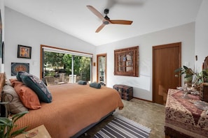 Iron/ironing board, WiFi, bed sheets - Hyams Reach Retreat - Jervis Bay stay, pets welcome (Shoalhaven City Council)