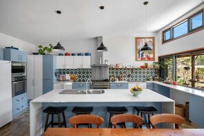Fridge, microwave, oven, stovetop - Hyams Reach Retreat - Jervis Bay stay, pets welcome (Shoalhaven City Council)