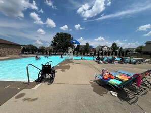 Outdoor pool - Spacious 5-bedroom house in peaceful NE Indianapolis Subdivision (Indianapolis)