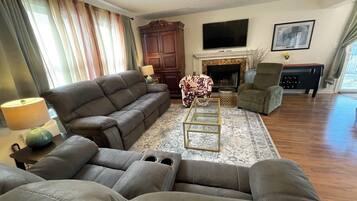 智能电视、壁炉