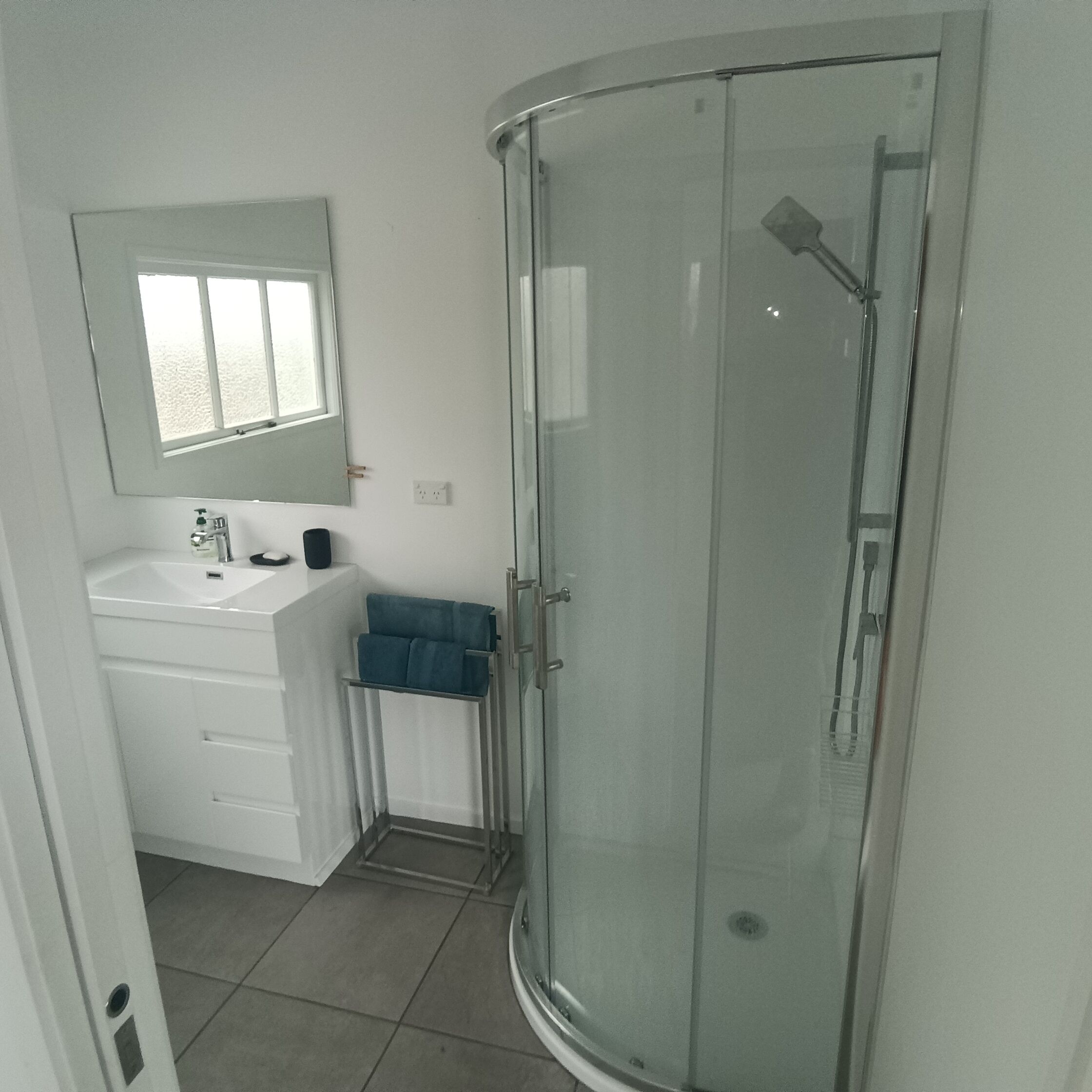 Dusche, Handtücher, Toilettenpapier