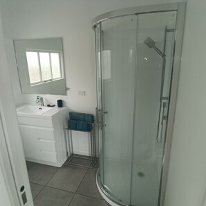 Dusche, Handtücher, Toilettenpapier