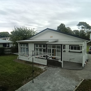Exterior - Quaint Bungalow, Family friendly. (New Plymouth)