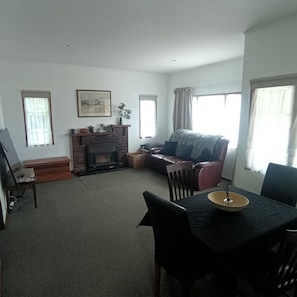 Living area - Quaint Bungalow, Family friendly. (New Plymouth)