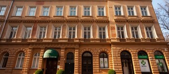 Maroon & Moss Residence