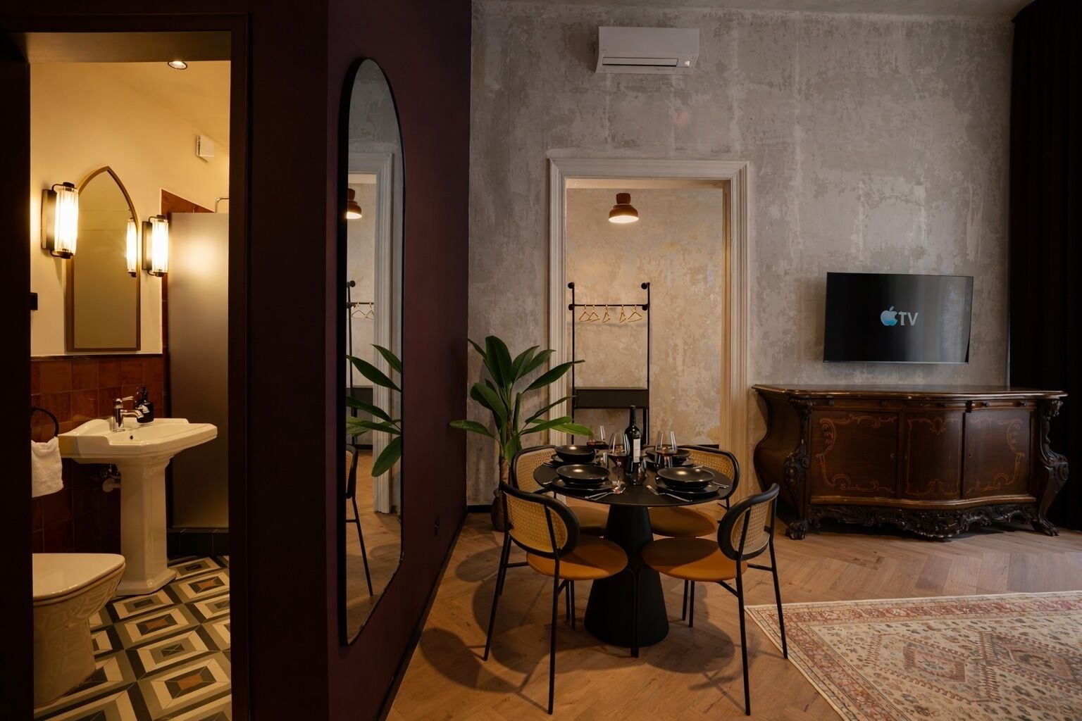 Suite Premium | Área de sala de estar | Smart TV de 55 pulgadas con canales digitales 