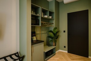 Private kitchen - Maroon & Moss Residence (Budapest)