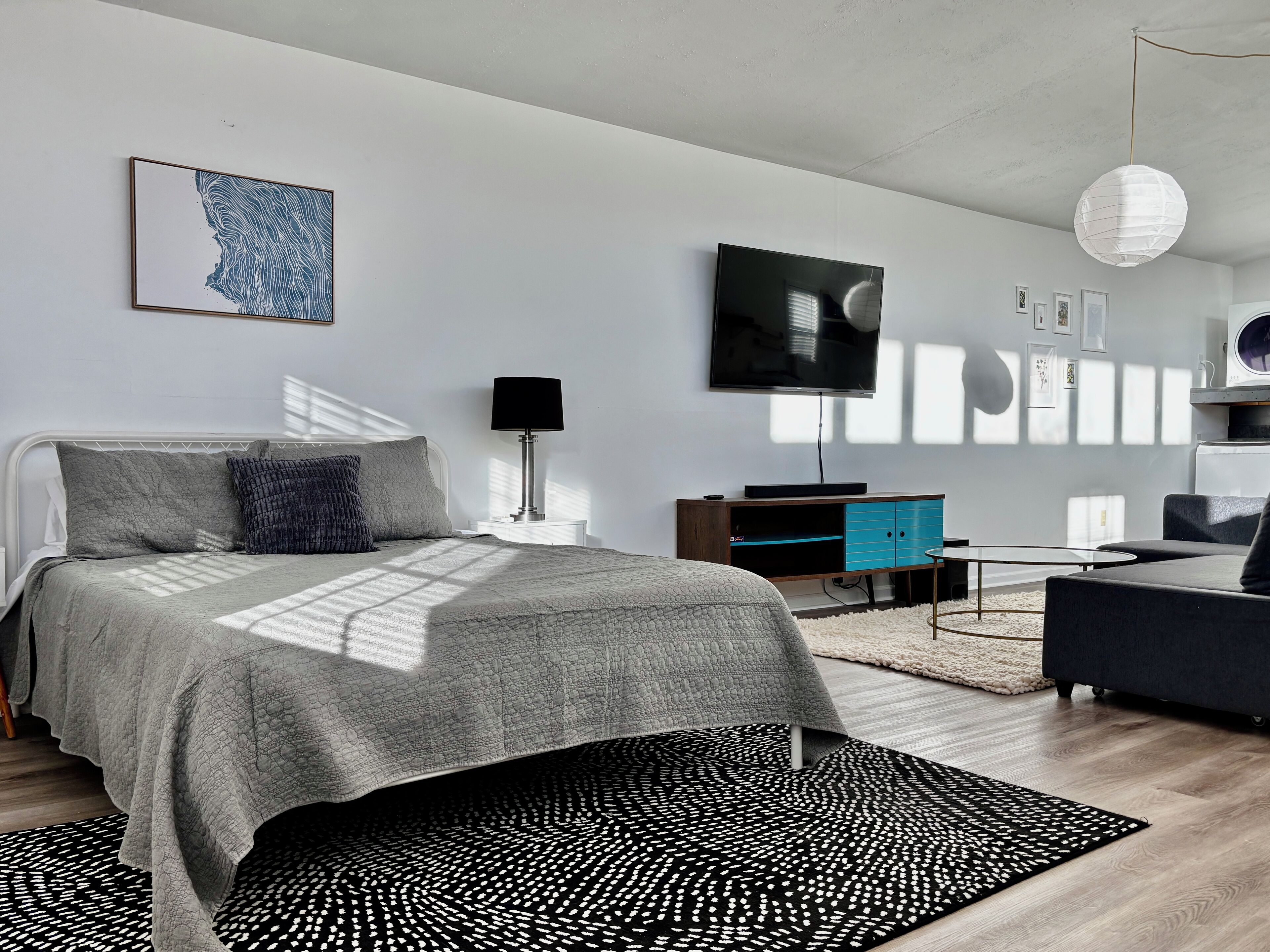 Iron/ironing board, internet, bed sheets