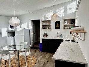 Un four, surface de cuisson