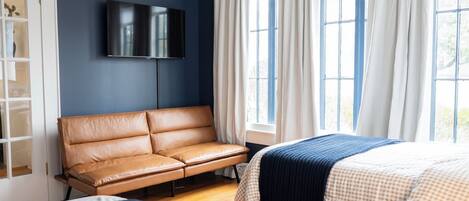 3 chambres, fer et planche à repasser, lit de bébé portatif