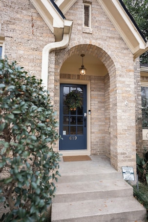 Exterior detail. Pelican Porch / Relaxing Stay in Perfect Location