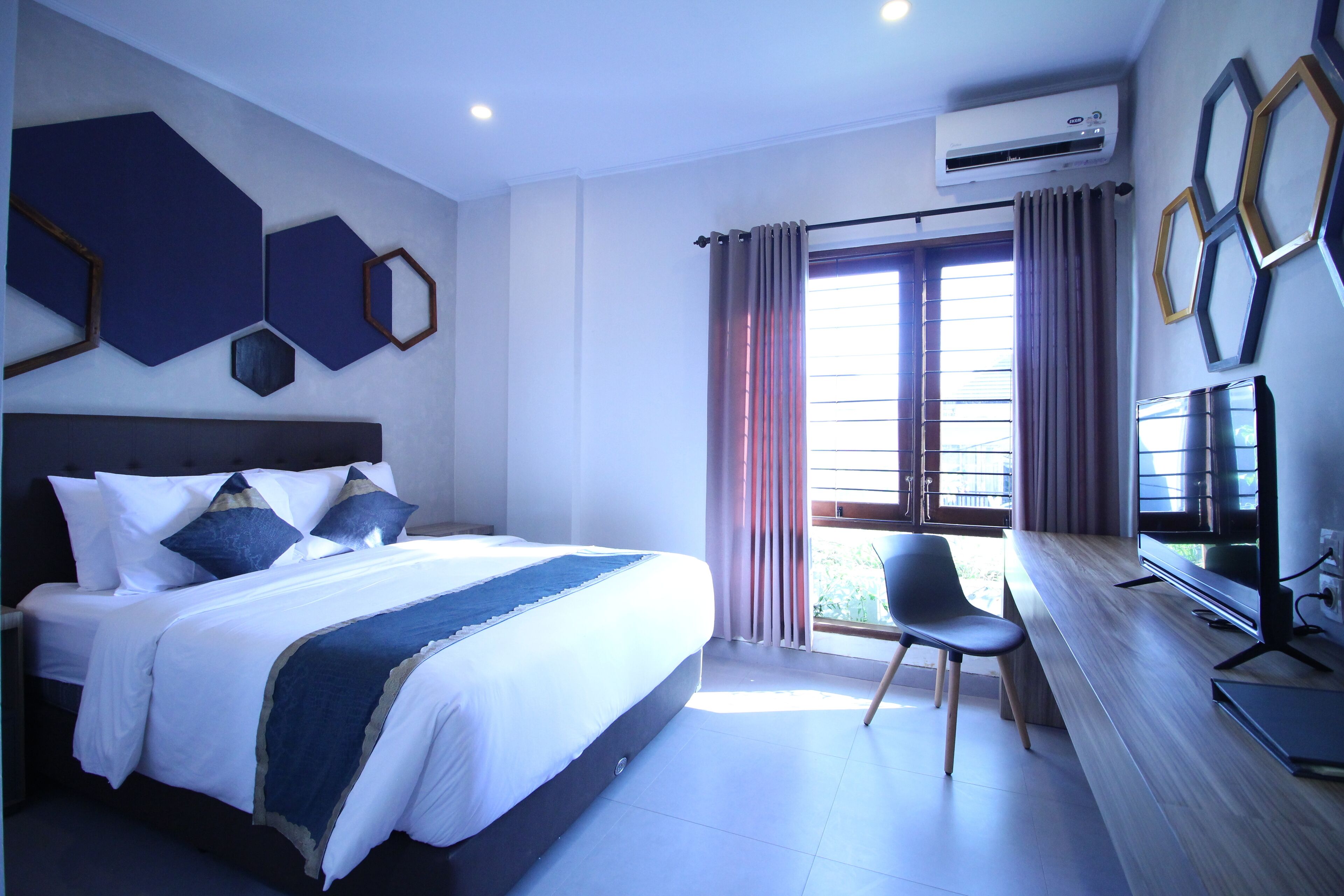 Deluxe Double Room, Non Smoking, Courtyard View | Blackout drapes, iron/ironing board, free WiFi