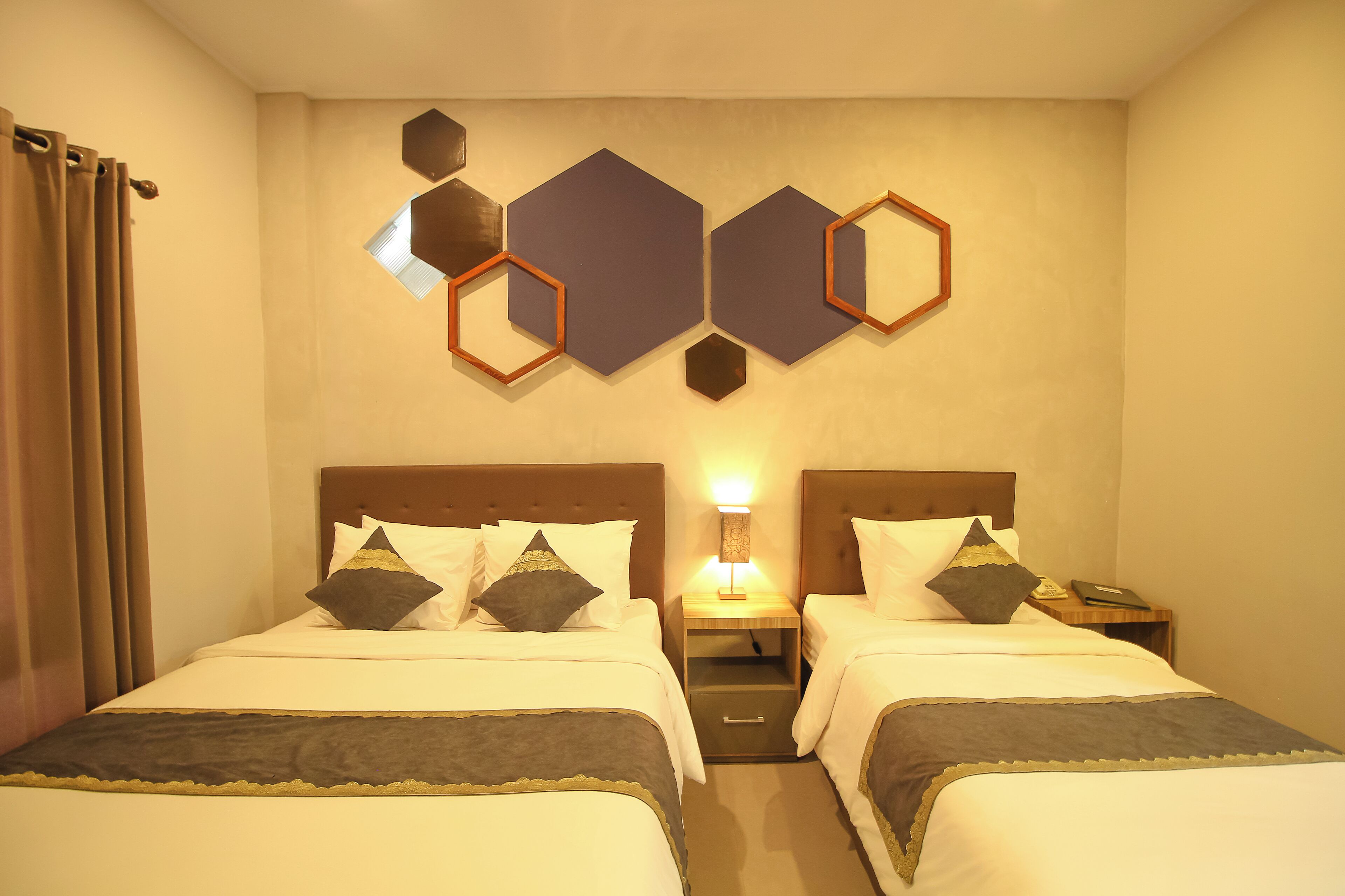 Deluxe Twin Room, Non Smoking | Blackout drapes, iron/ironing board, free WiFi