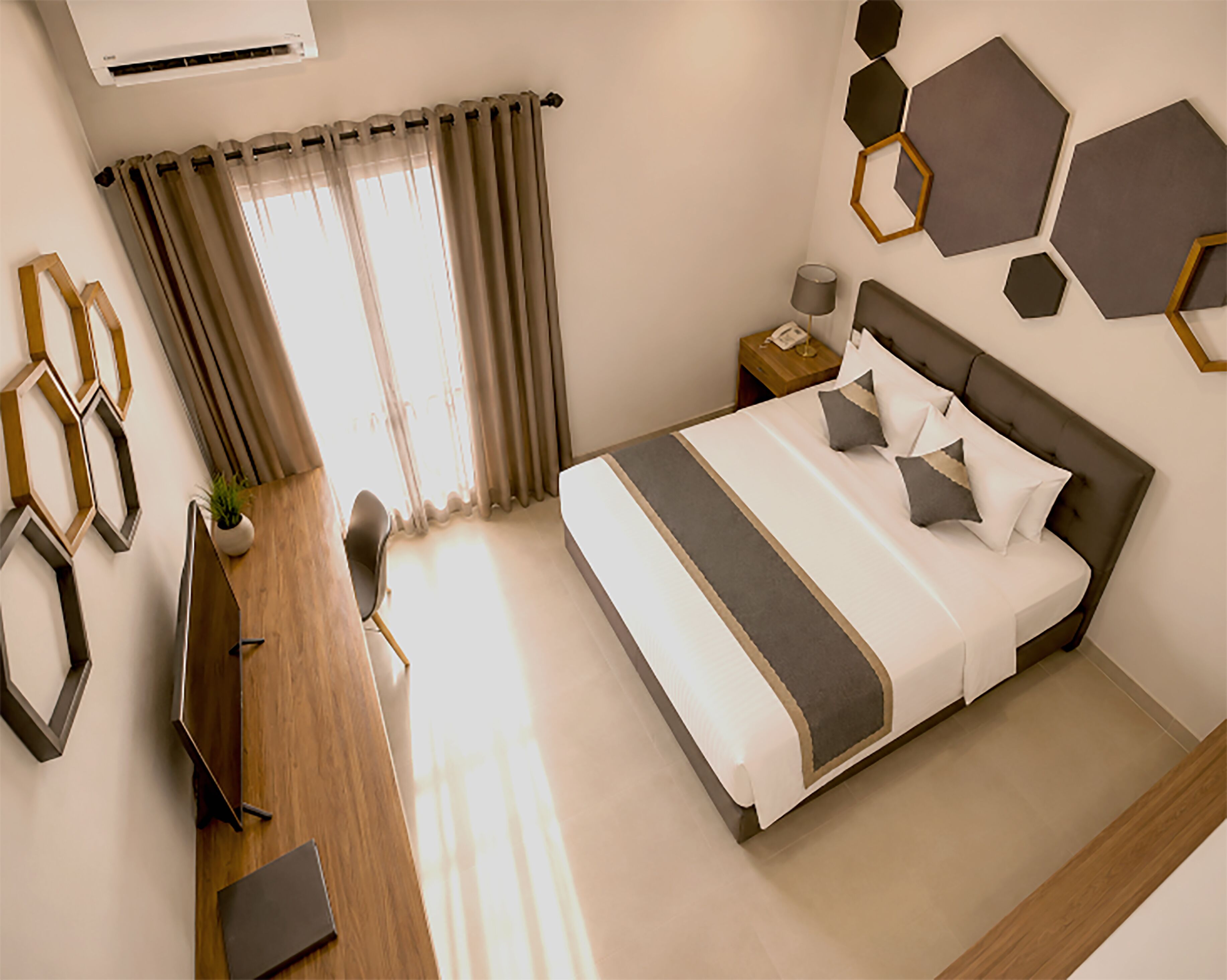 Deluxe Double Room, Non Smoking, Courtyard View | Blackout curtains, iron/ironing board, free WiFi