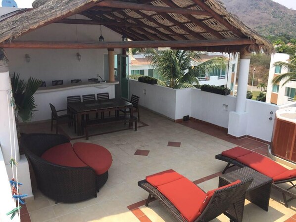 Outdoor dining - APARTMENT IN ACAPULCO DIAMOND ZONE (Acapulco de Juárez)
