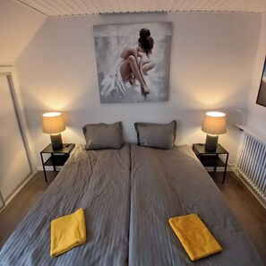 Desk, laptop workspace, iron/ironing board, free WiFi - Exclusive Apartment in center  (Frederikshavn)