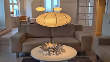 Leilighet – exclusive, 2 soverom, byutsikt | Skrivebord, skrivebord for bærbar PC og strykejern/-brett