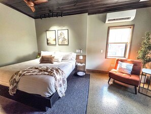 1 habitación, tabla de planchar con plancha, wifi gratis y ropa de cama
