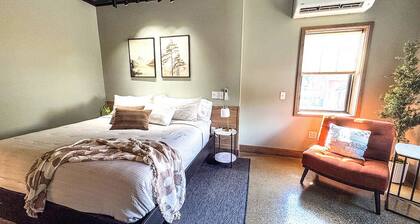 Cozy One Bedroom Studio Apartment near Sugarcreek - Oasis Manor