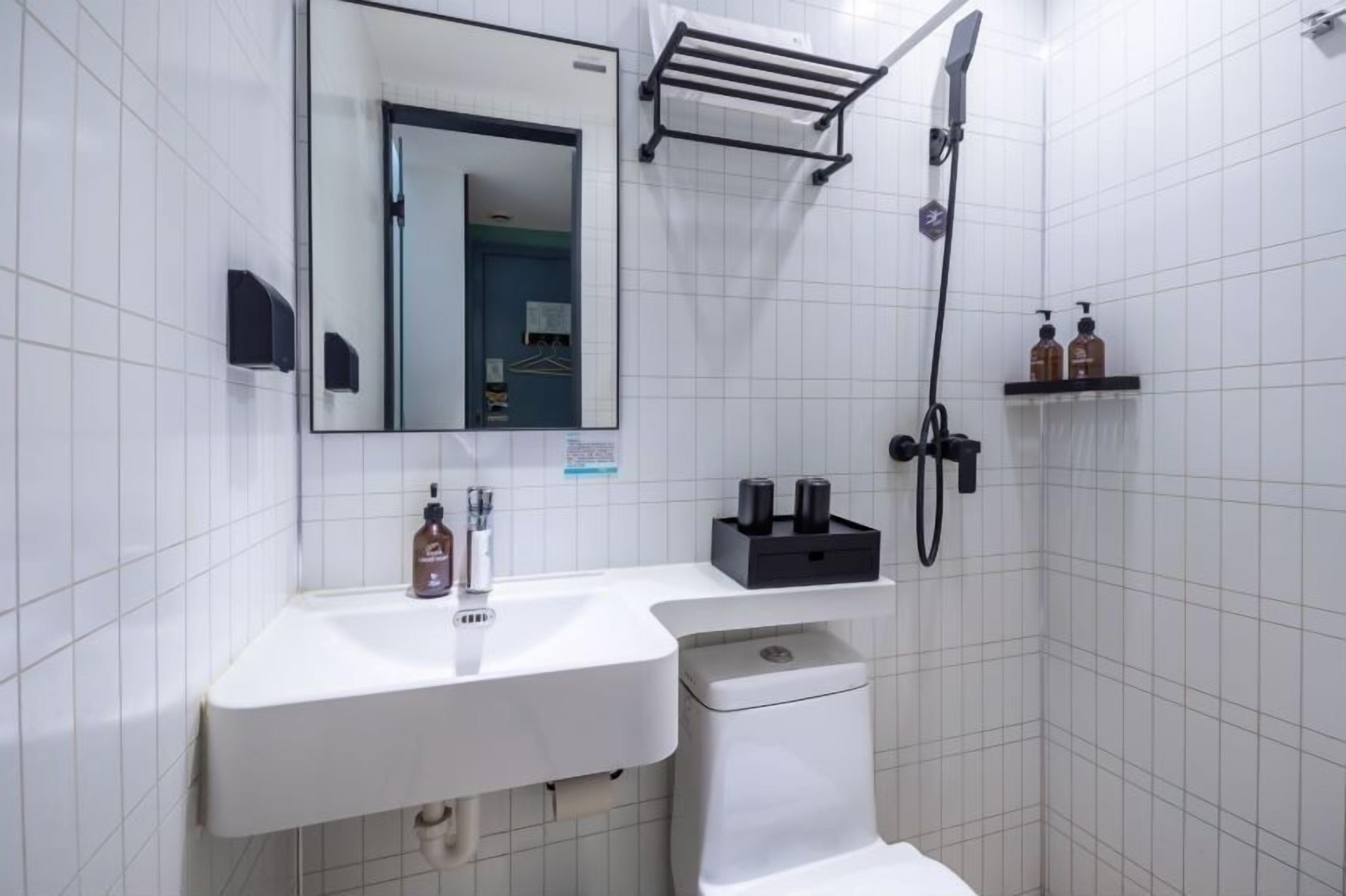 Doppia Basic | Bagno | Doccia, asciugacapelli, asciugamani, sapone