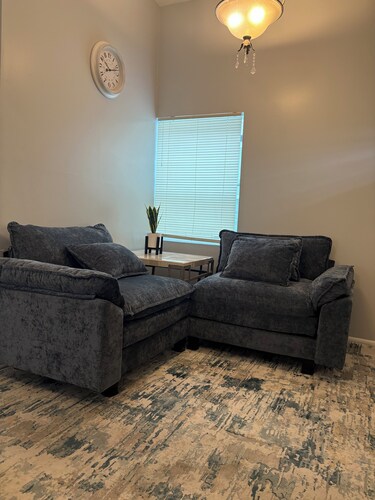 Charming 2-bedroom house 5 minutes from UF Health in sunny downtown Jacksonville