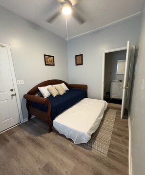 2 bedrooms, iron/ironing board, free WiFi, bed sheets